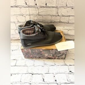 Tom’s. Botas. No shave Movember. Size 10